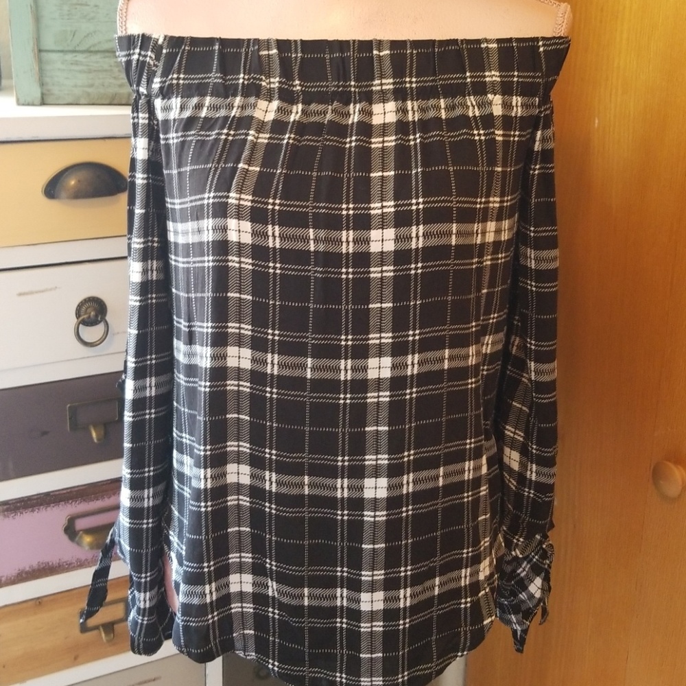 NWT Off The Shoulder Top